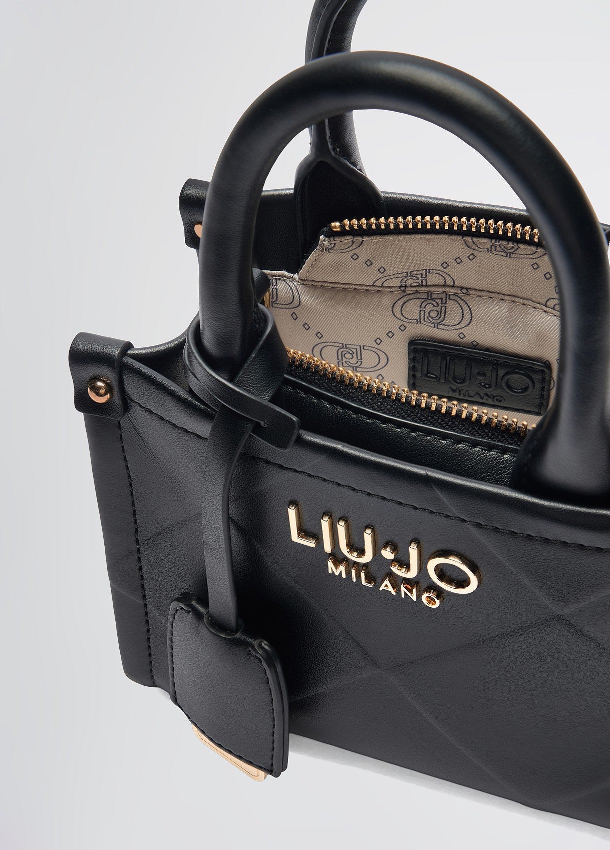 AA5102E077822222T.U.-black