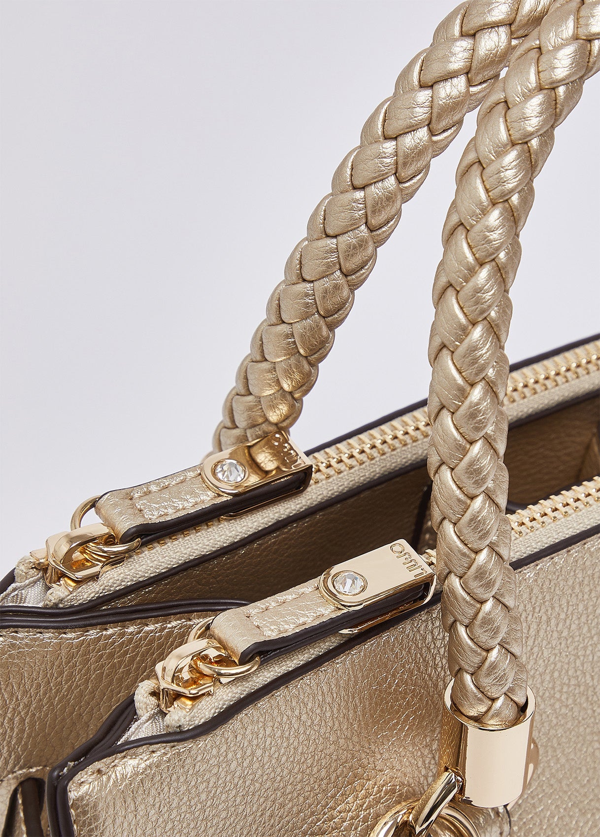 AA6069E101290048T.U.-light gold