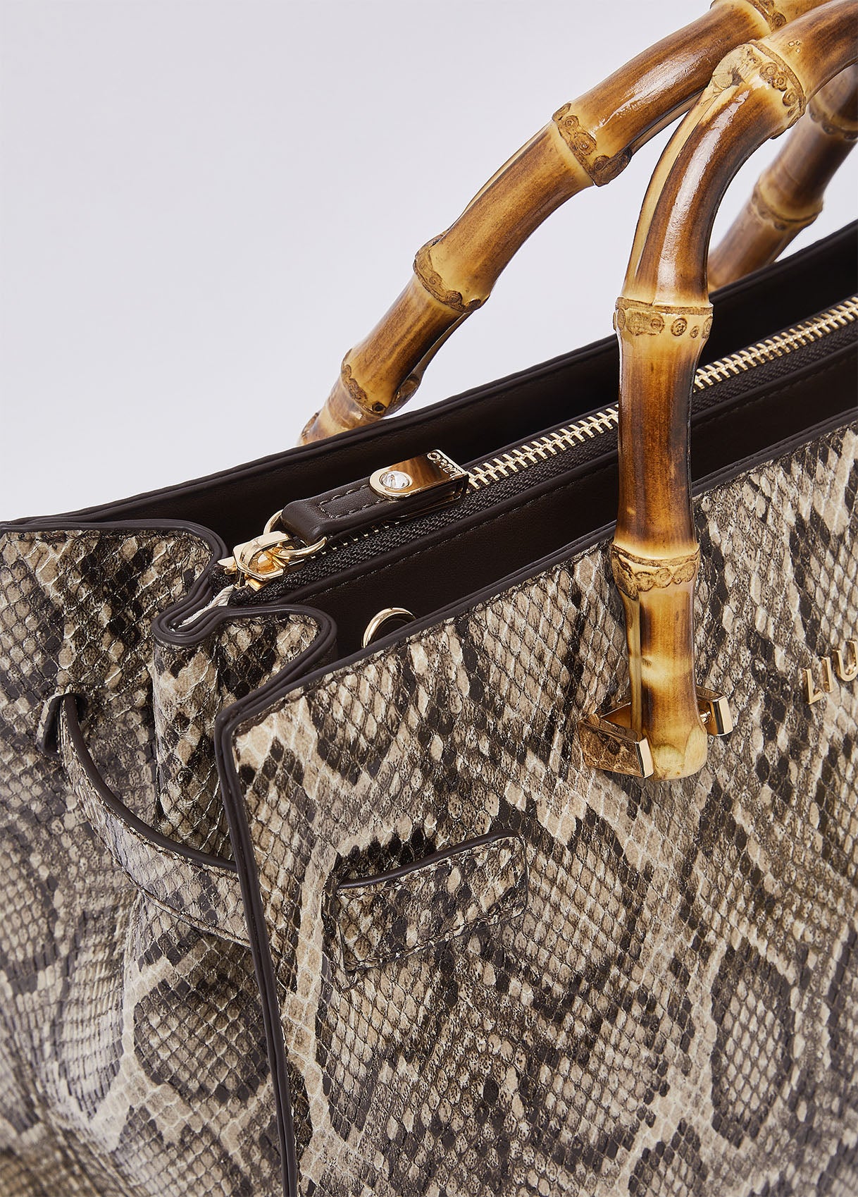 AA6086E1115P9220T.U.-python print