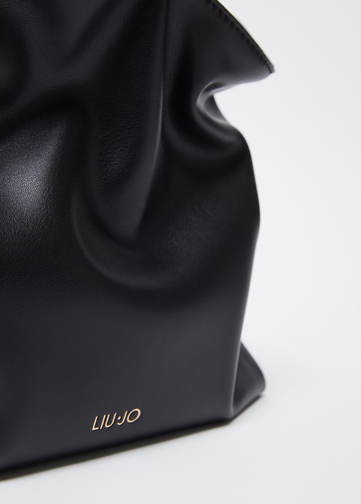 AA6096E095822222T.U.-black