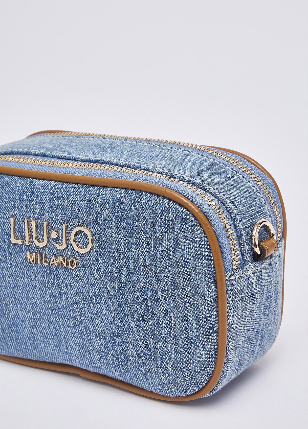 AA6100T377A74015T.U.-light denim