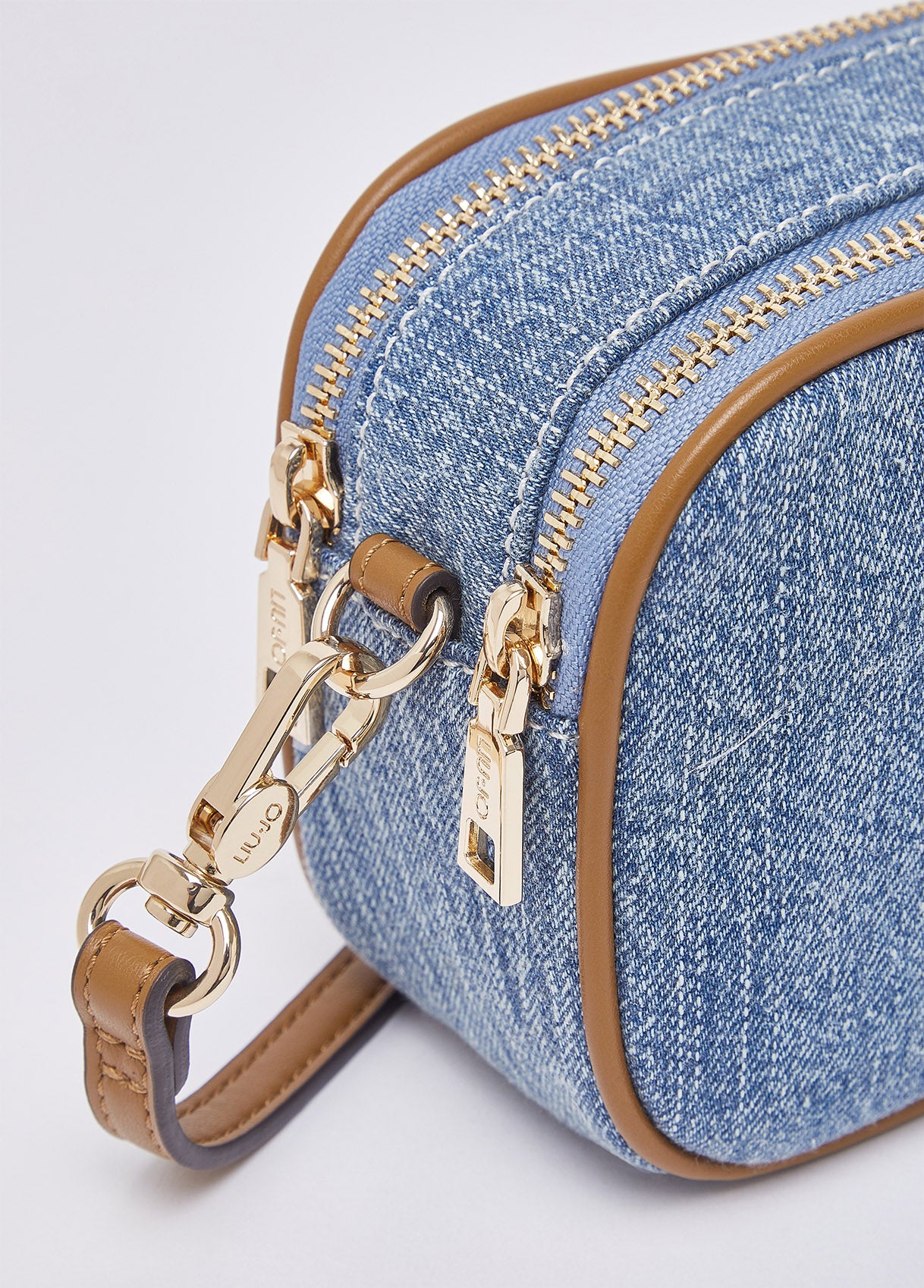 AA6100T377A74015T.U.-light denim