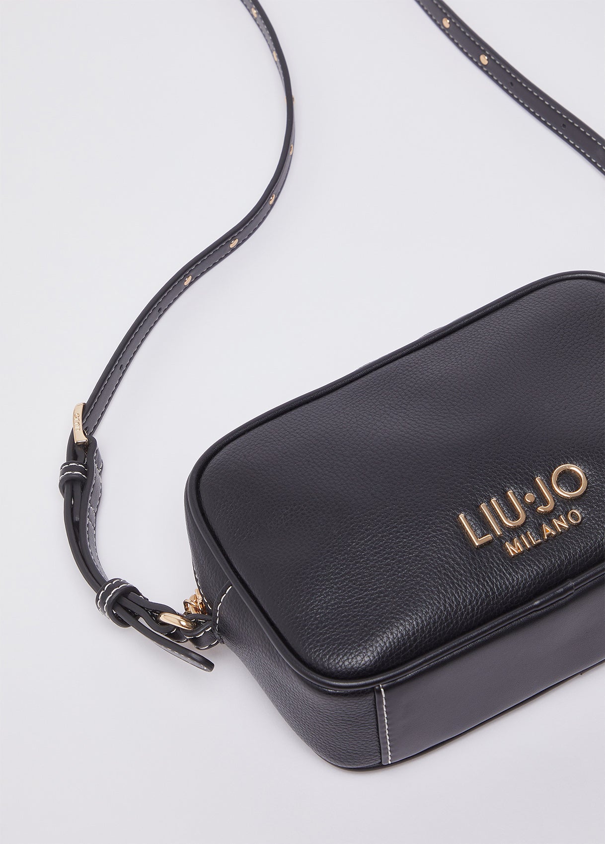 AA6137E101222222T.U.-black