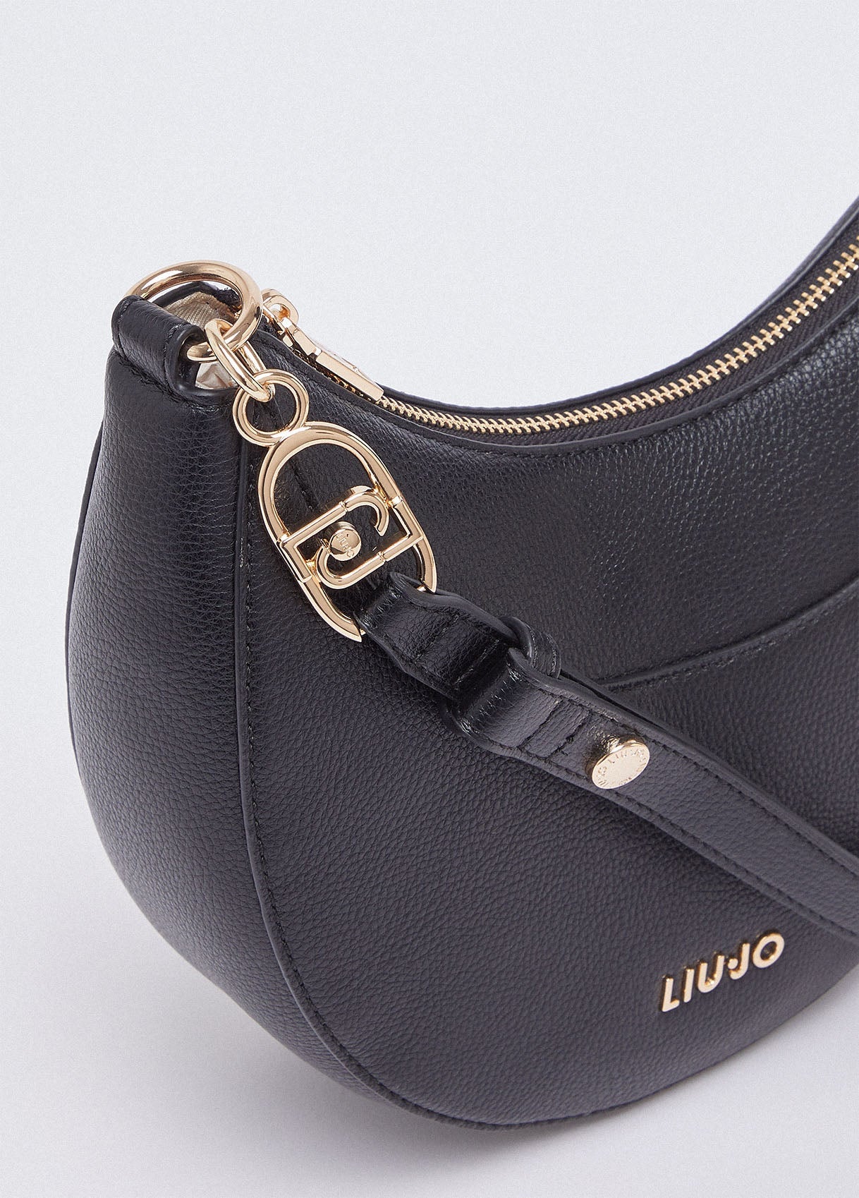 AA6186E101222222T.U.-black