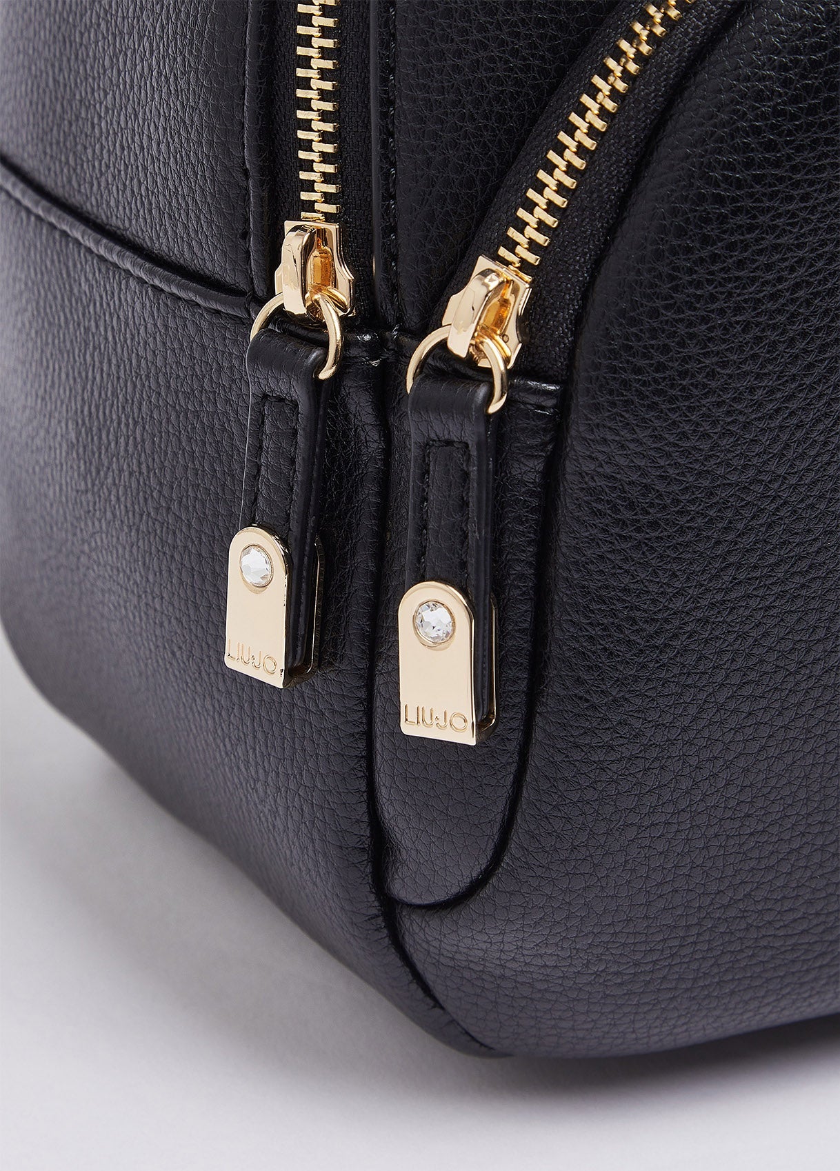 AA6209E101222222T.U.-black