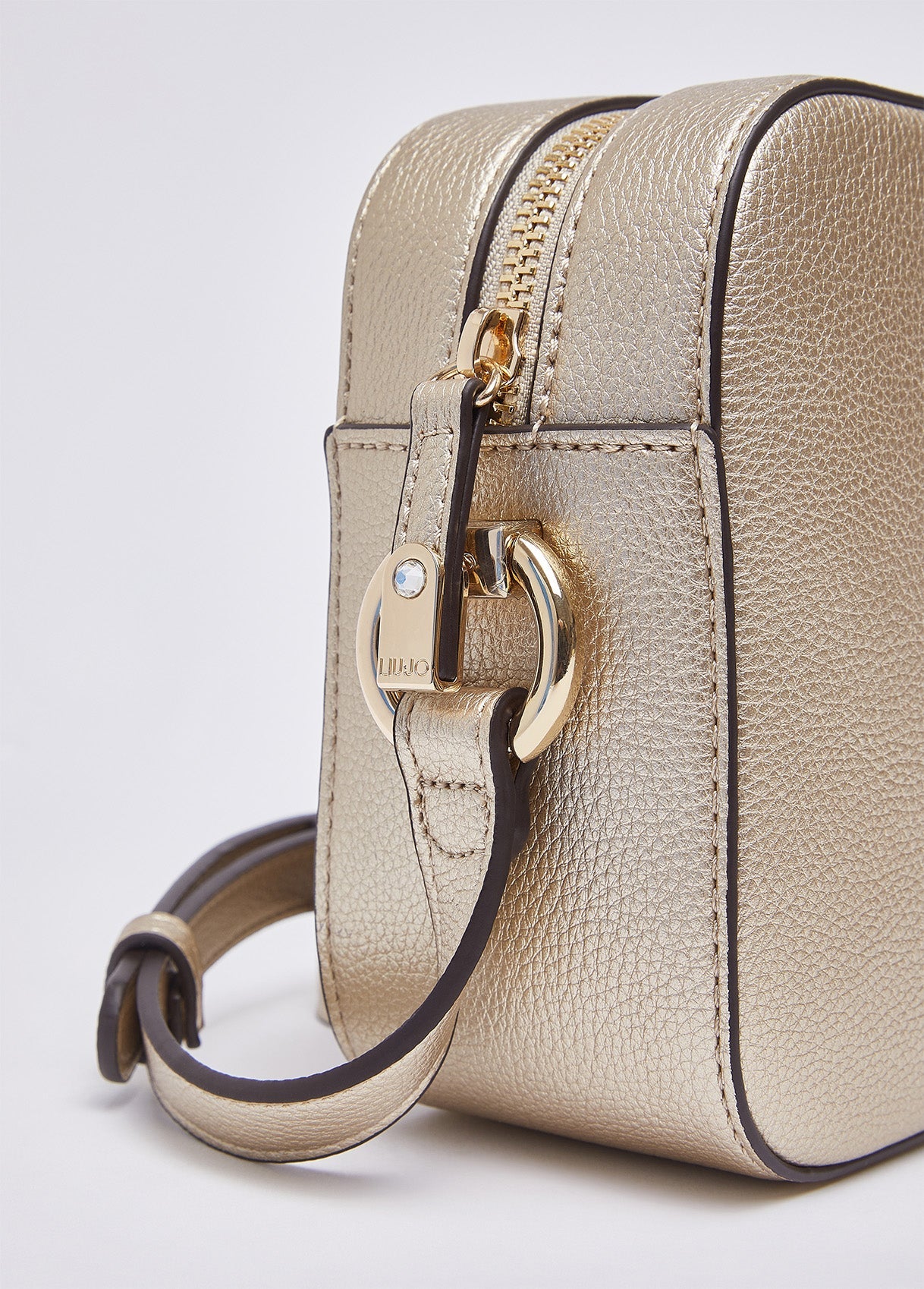 AA6211E101290048T.U.-light gold