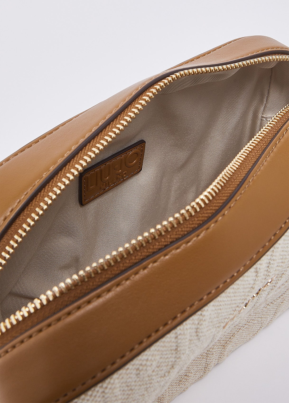 AA6211T381A00005T.U.-beige