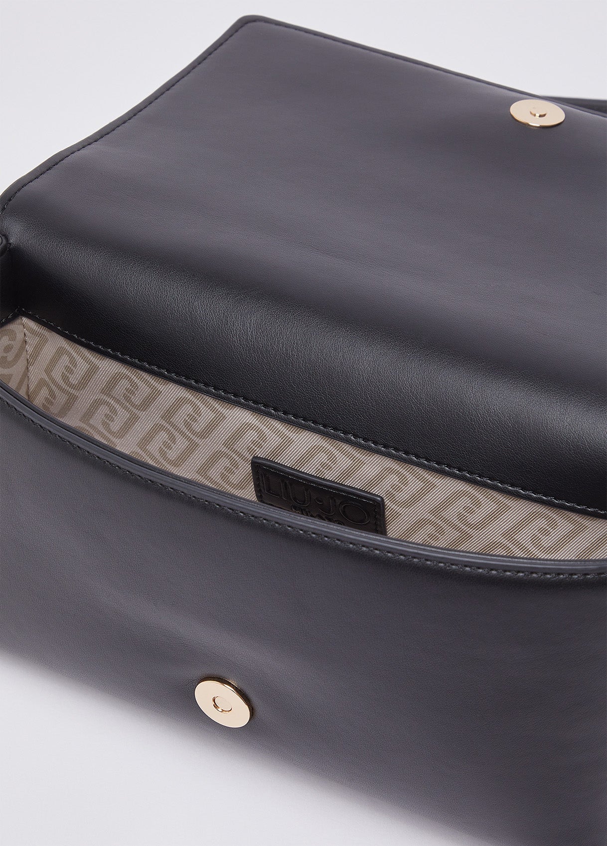 AA6224E095822222T.U.-black