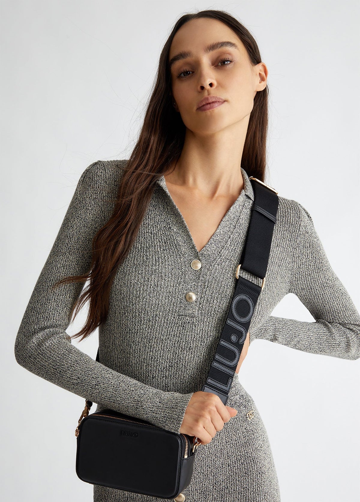 AF4100E001522222T.U.-black