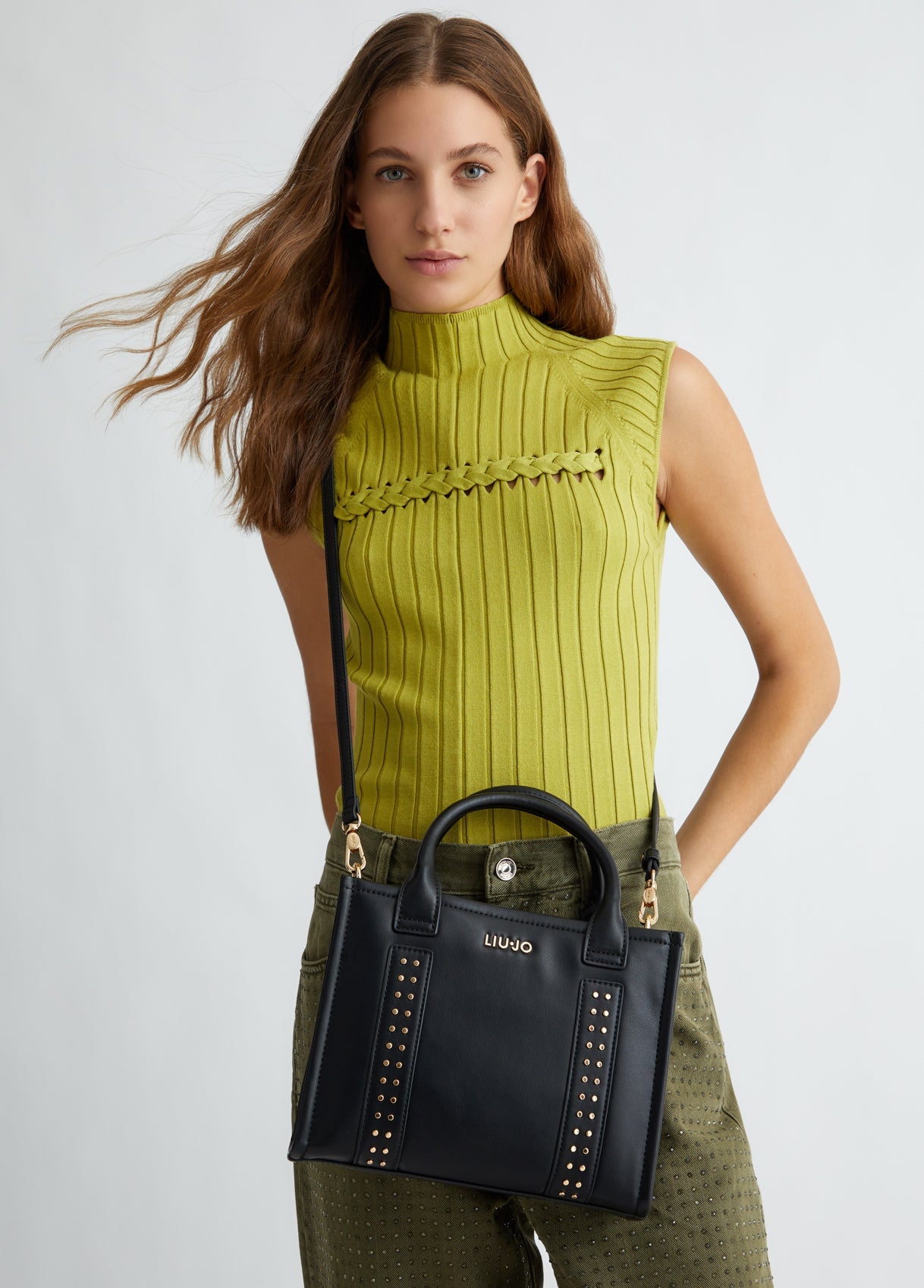 AF4192E000222222T.U.-black