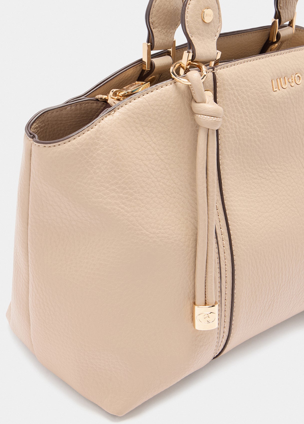 AF5076E002751308T.U.-light beige