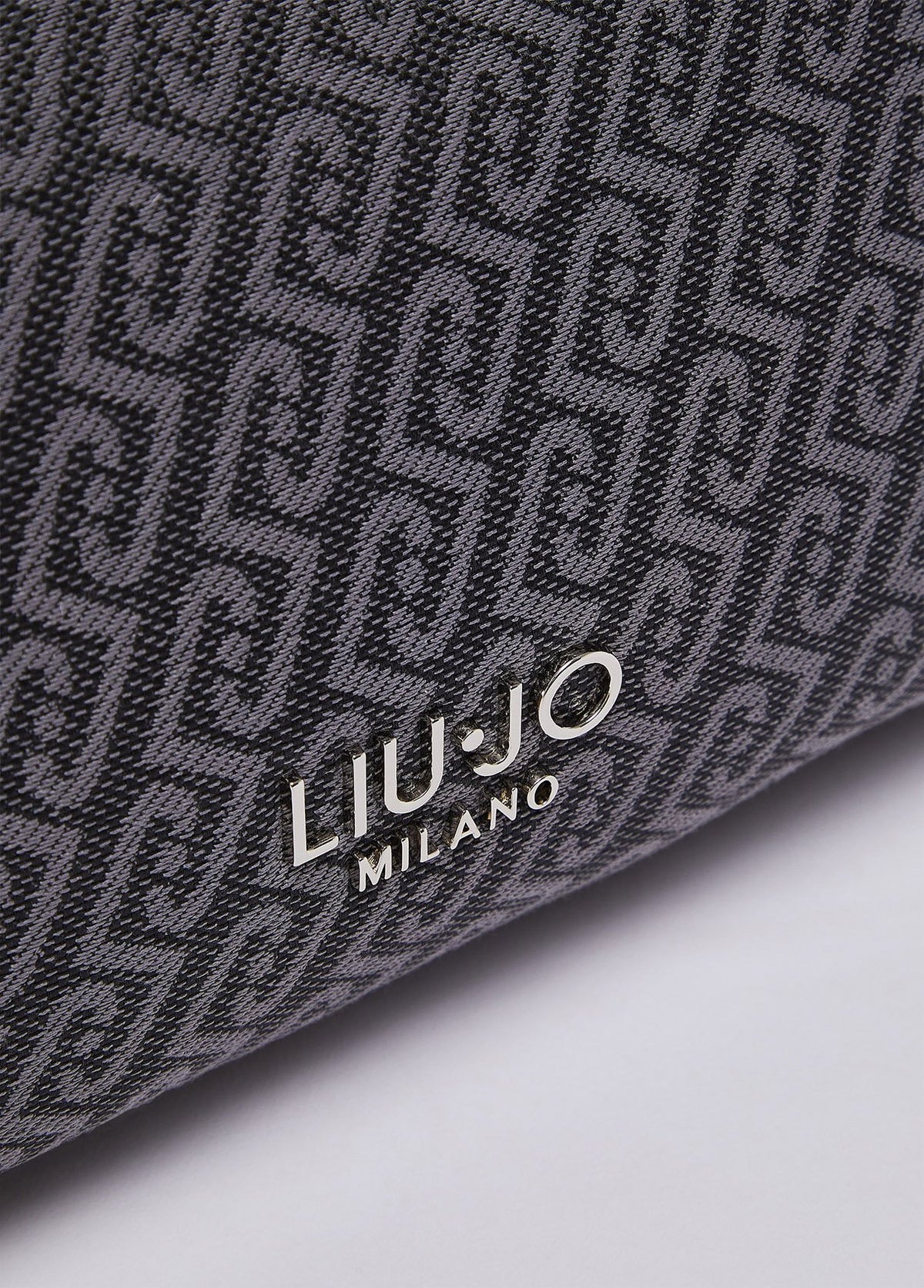 AF6053E106522222T.U.-black