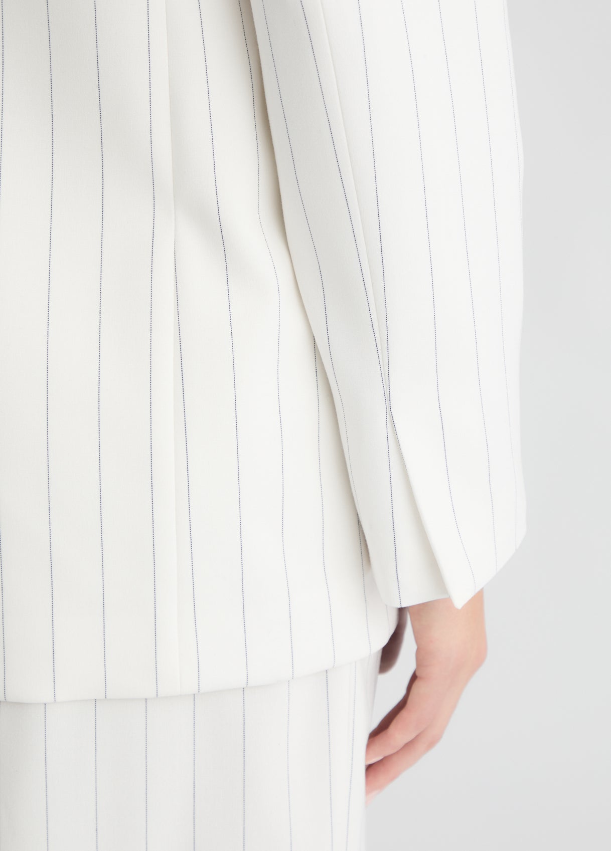 CA5235T1969MM26E38-pinstripe white