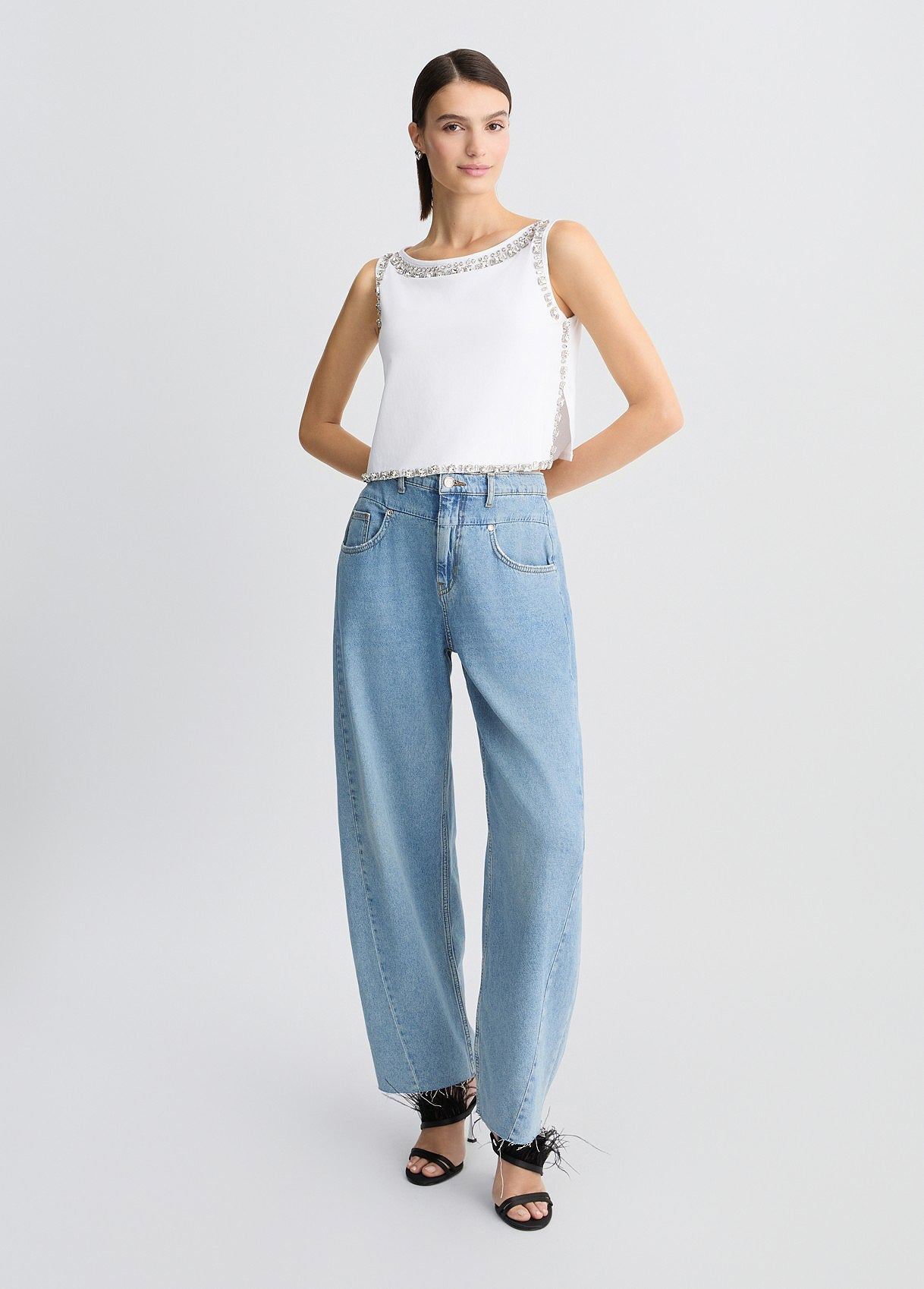 CA5311J48921111142-white