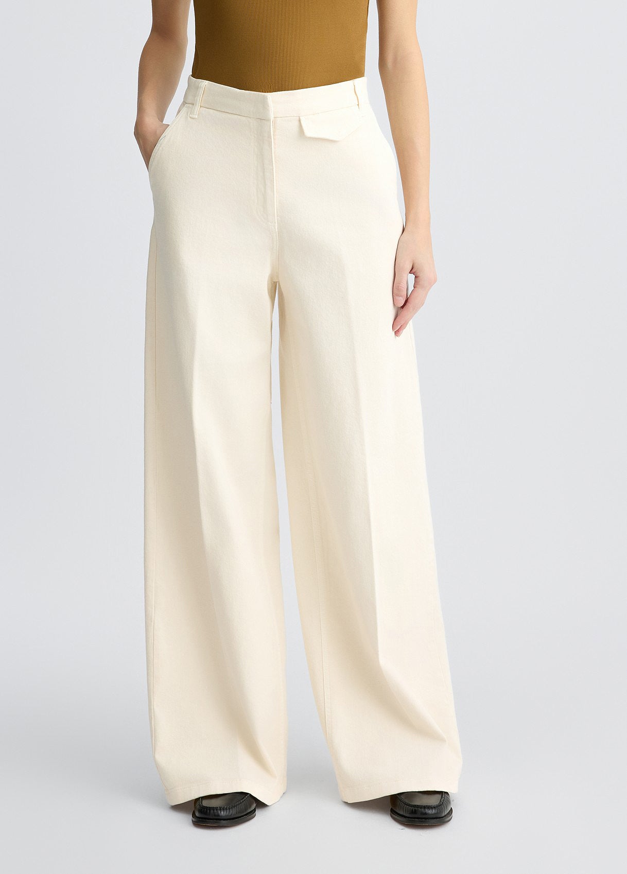 CA5334T1819X065724-white