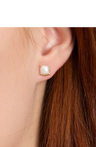 KG938-SQUR STUDS 6MM-Cream/Gold