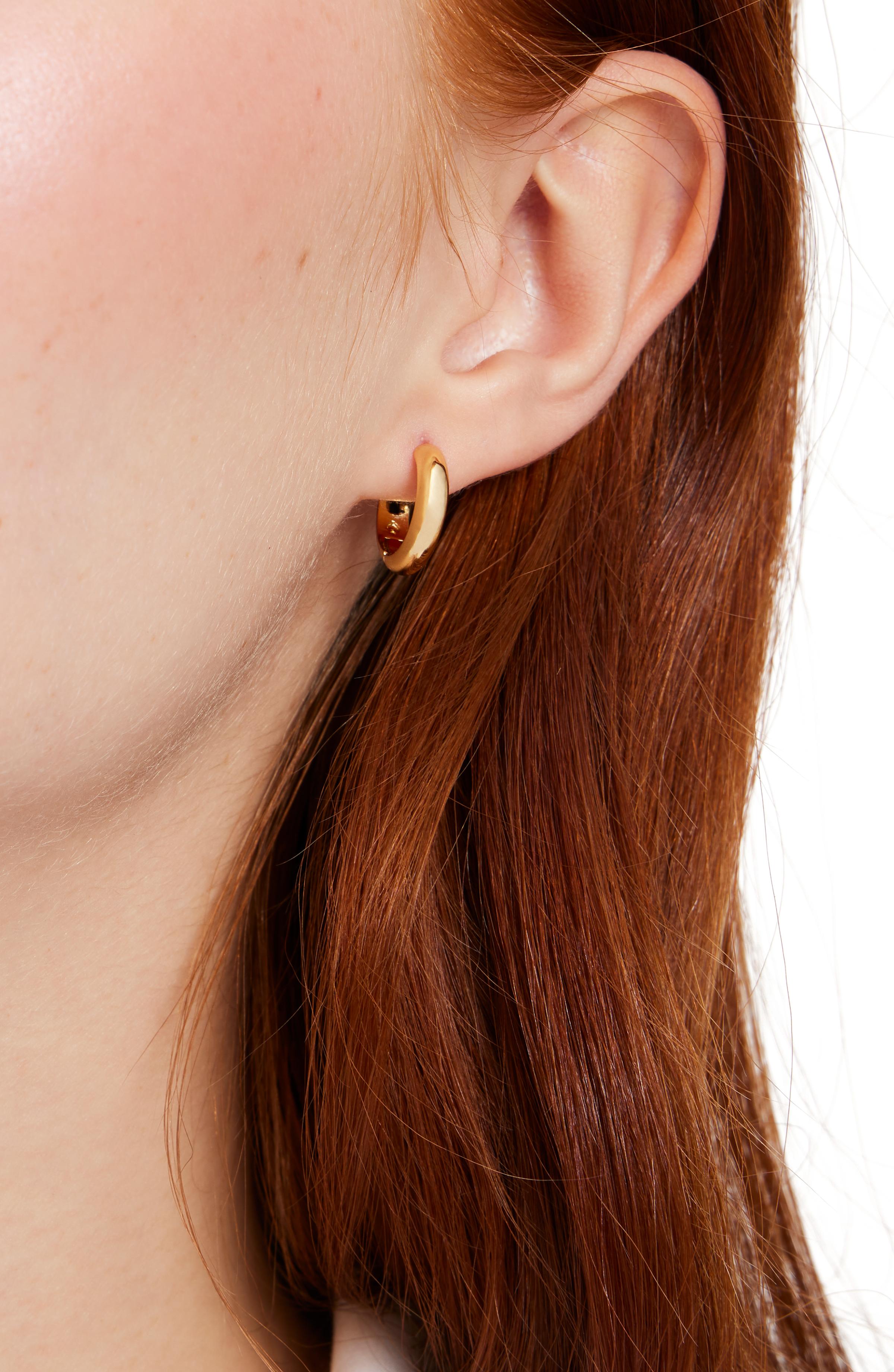 KH632-Brilliant Statements Metal Huggies-Gold