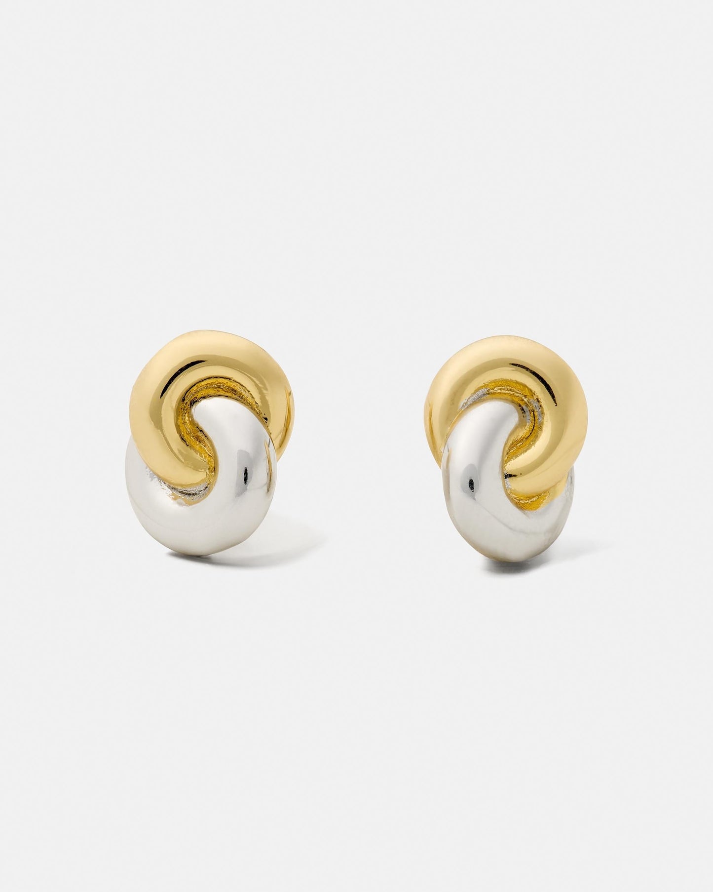 KM900-Interlock Studs-Silver Gold