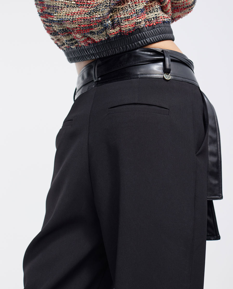 Trousers with waistband detail
