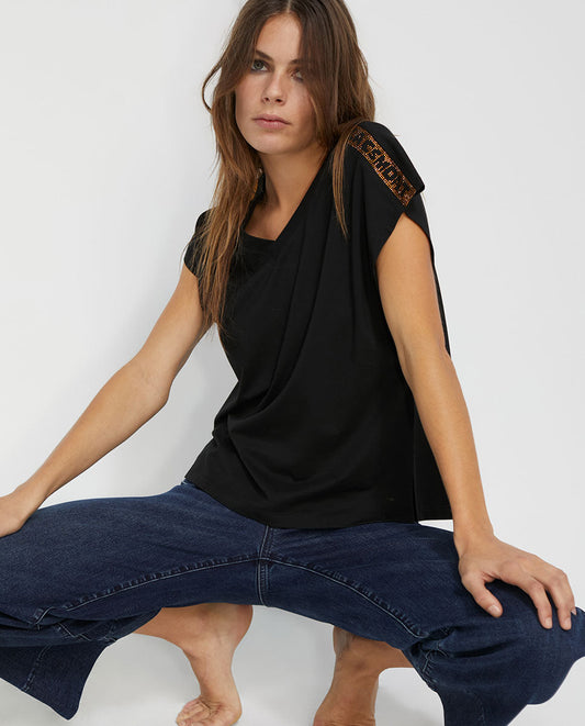 T-shirt with shoulder detail