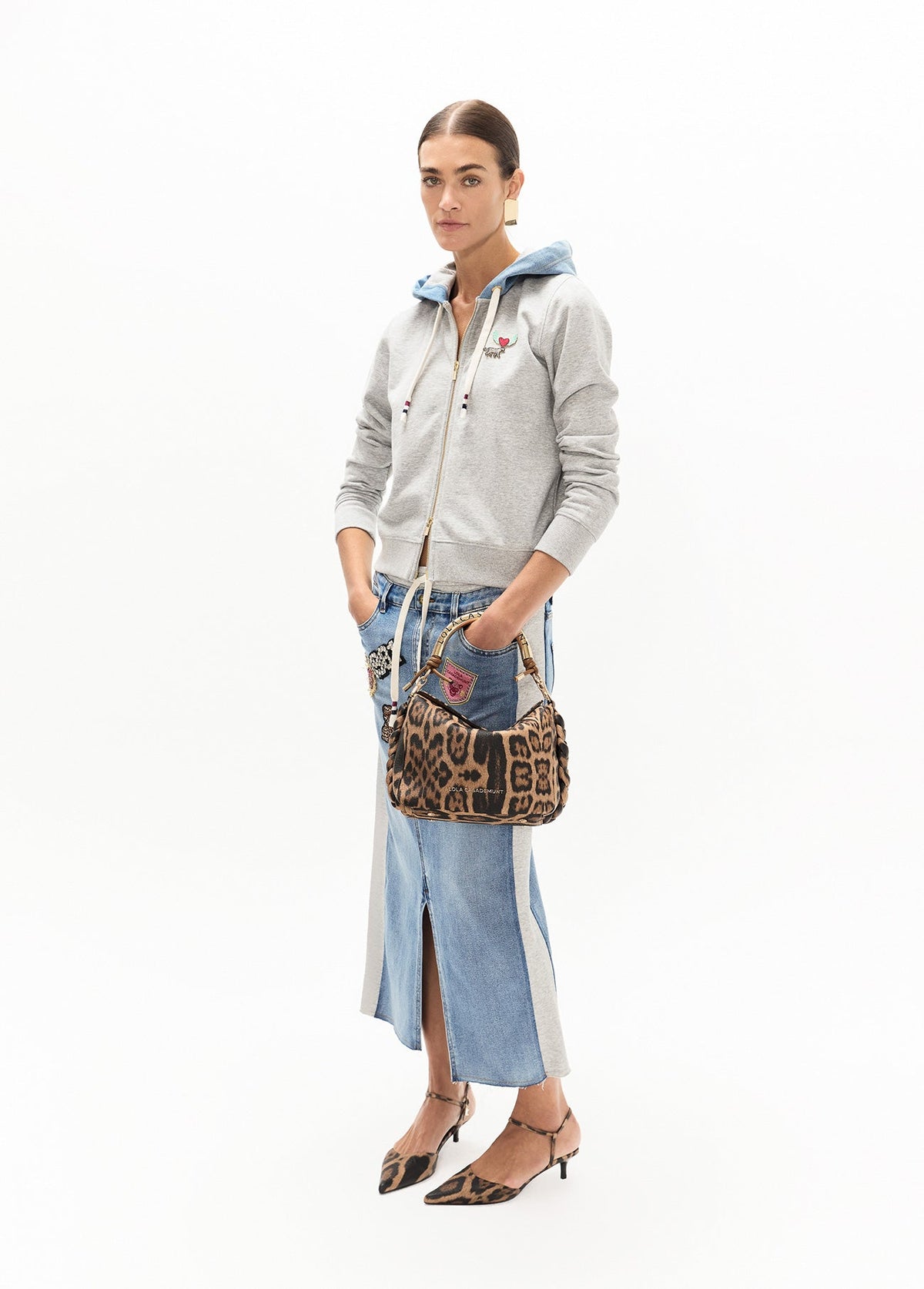 lf2611030-Short zip-up hoodie in denim, pins on the front-Light Grey