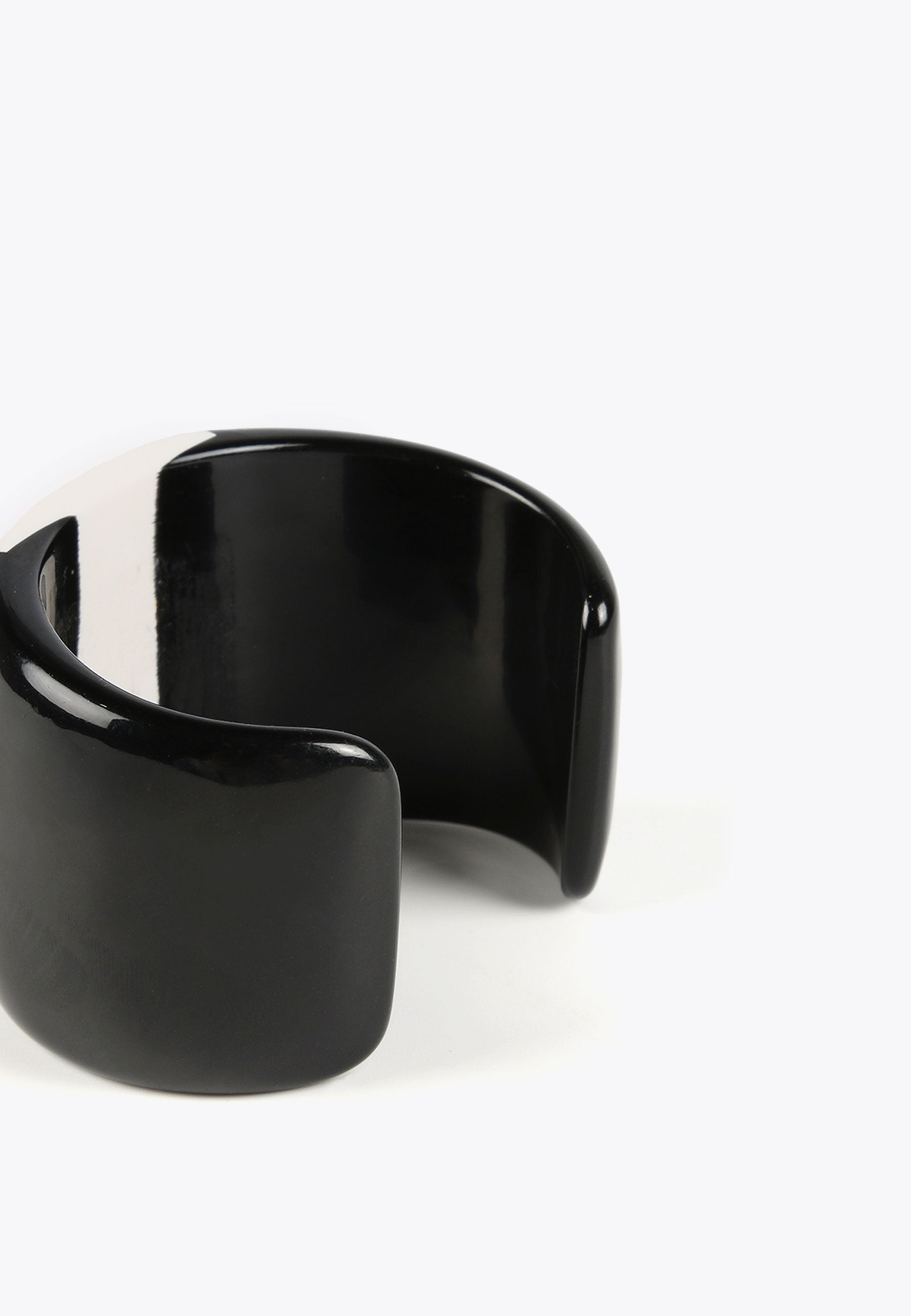 LS2403093-White-Black-Black and white rigid bracelet