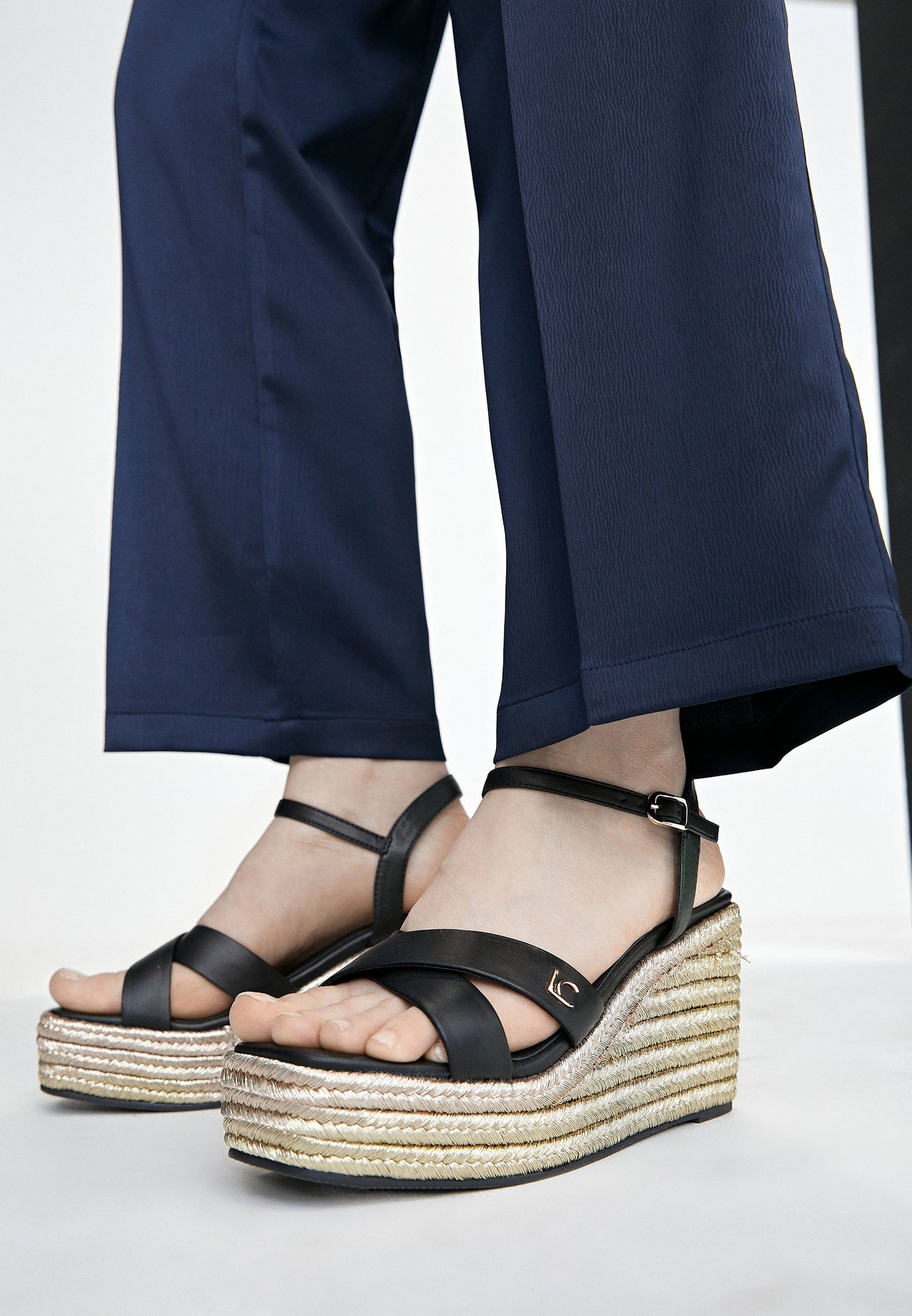 LS2405023-Black-Ecru-Metallic wedge sandals