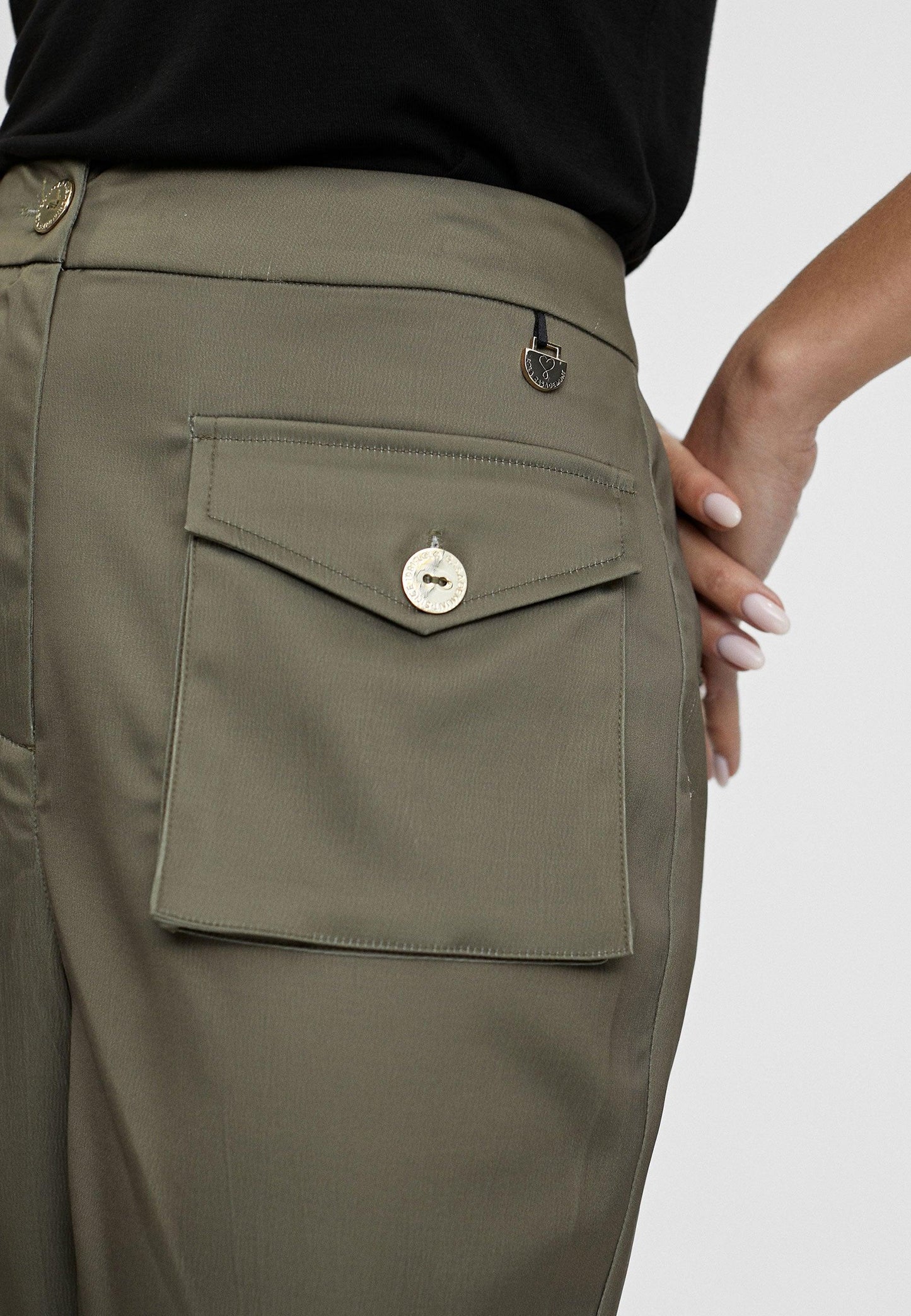 LS2414023-Khaki-Trousers with cargo pockets
