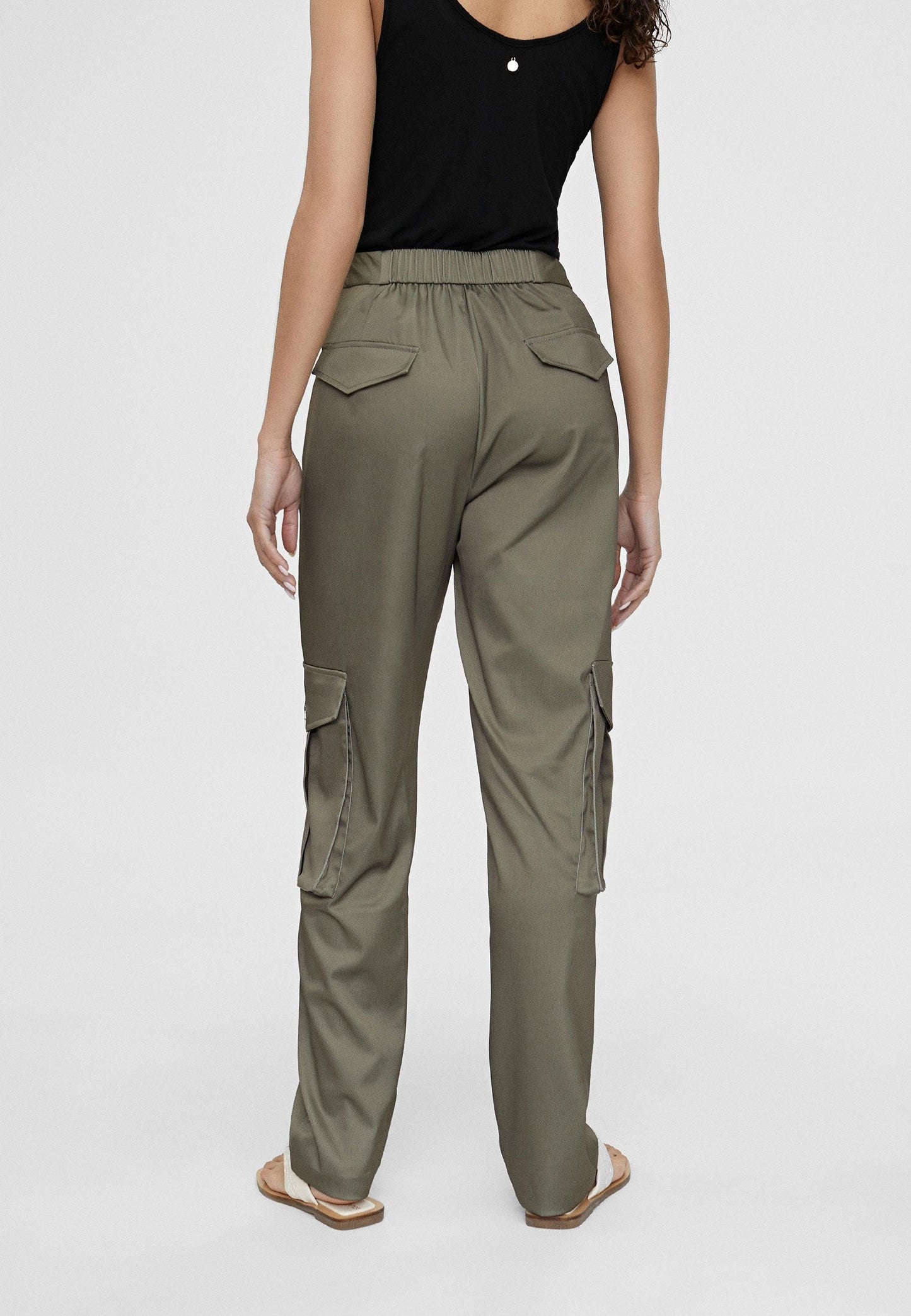 LS2414023-Khaki-Trousers with cargo pockets