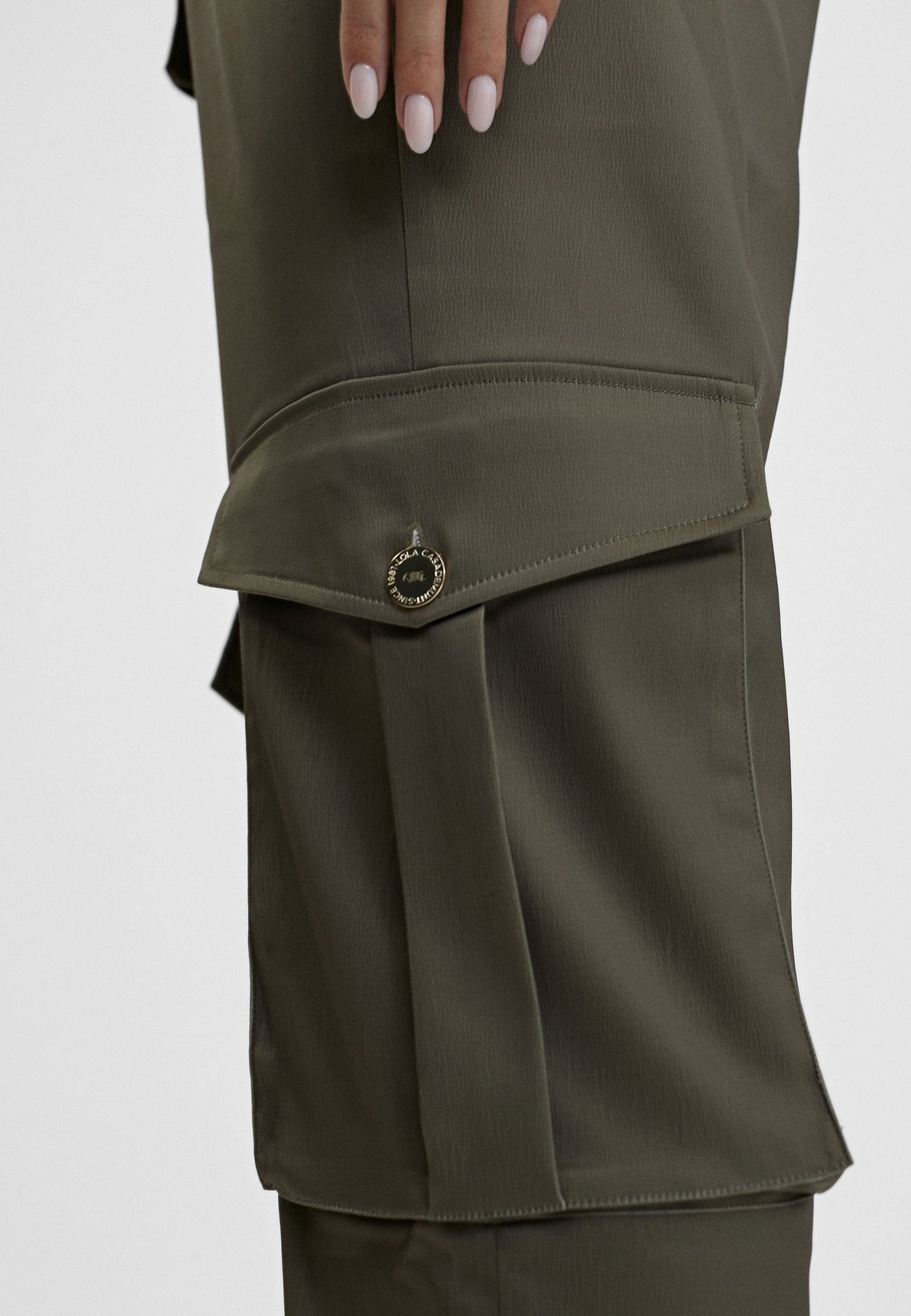 LS2414023-Khaki-Trousers with cargo pockets