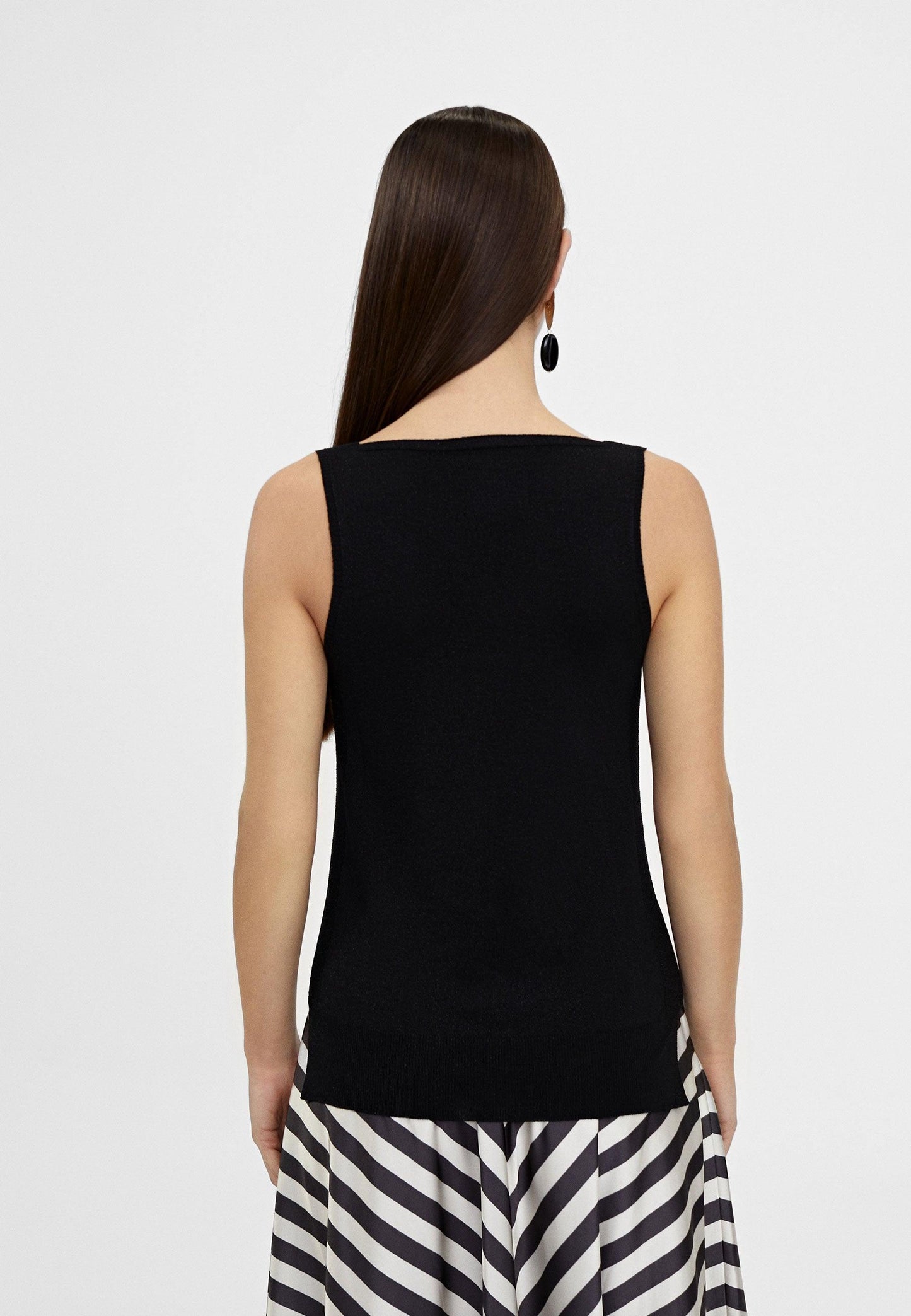 LS2415023-Black-Basic knit top