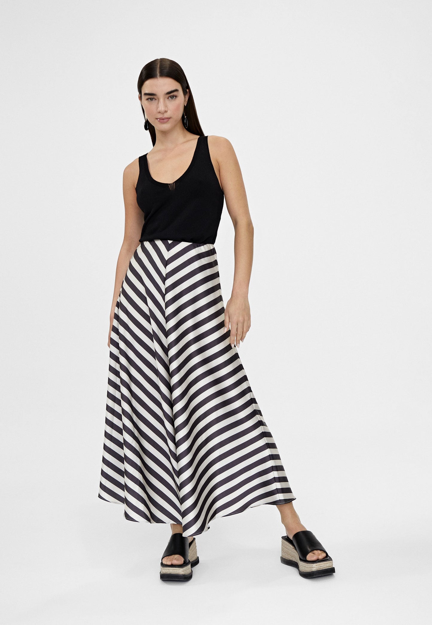 LS2415023-Black-Basic knit top