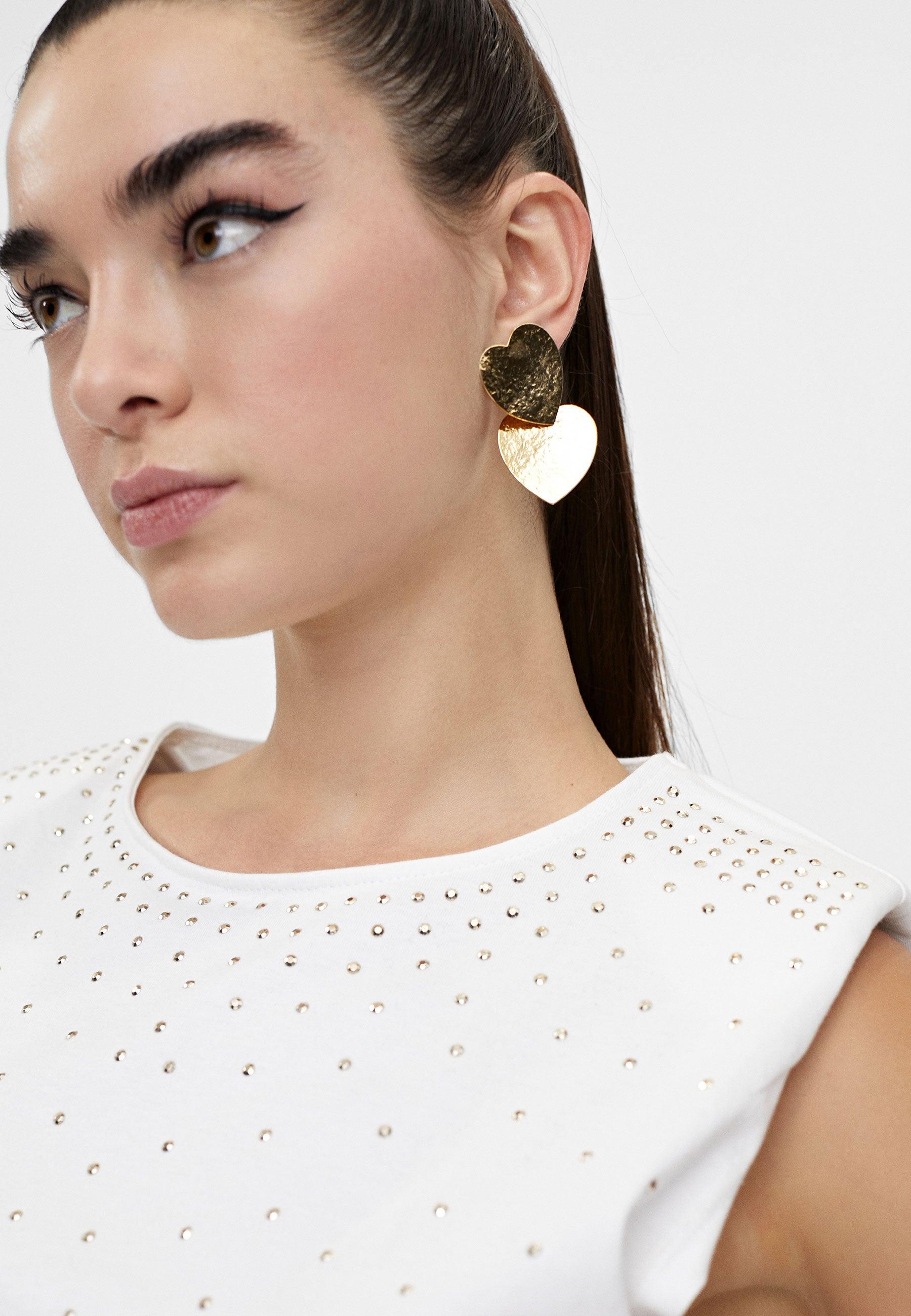 LS2415026-White-T-shirt with shoulder pads and rhinestones