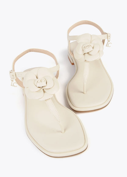 Sandals with toe dividers and flower detail