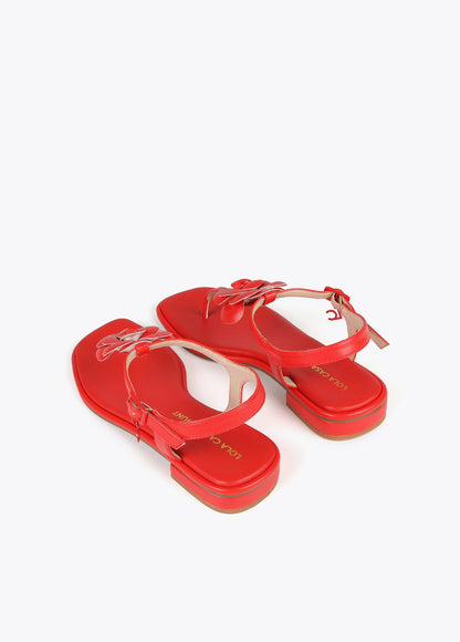 Sandals with toe dividers and flower detail