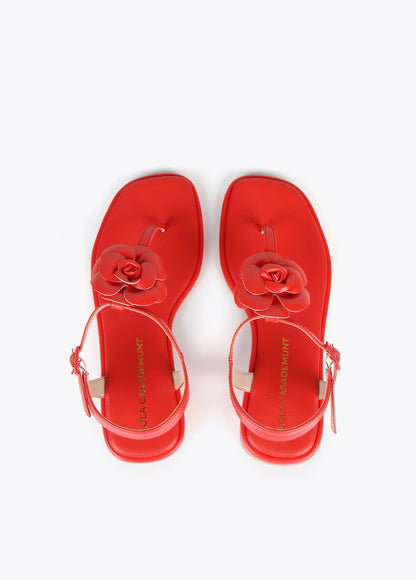 Sandals with toe dividers and flower detail