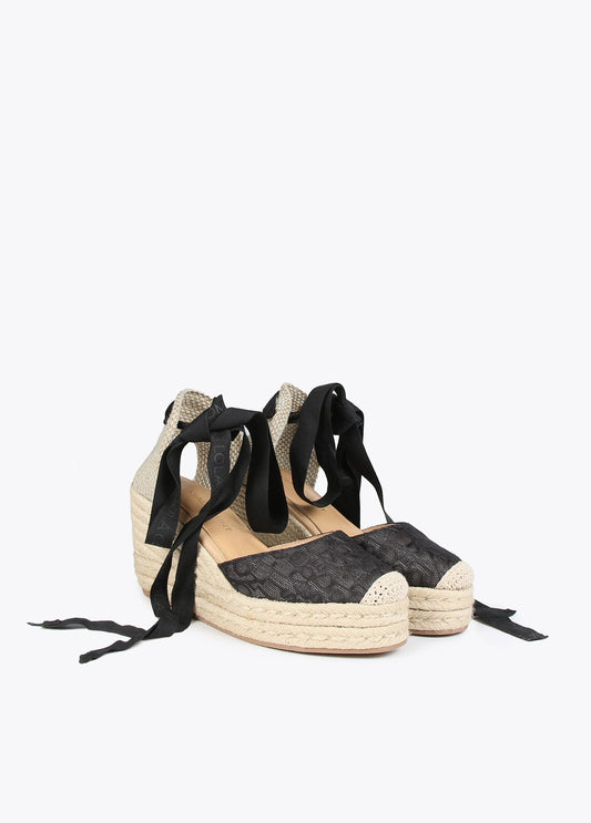 Natural fibre-effect monogram wedges