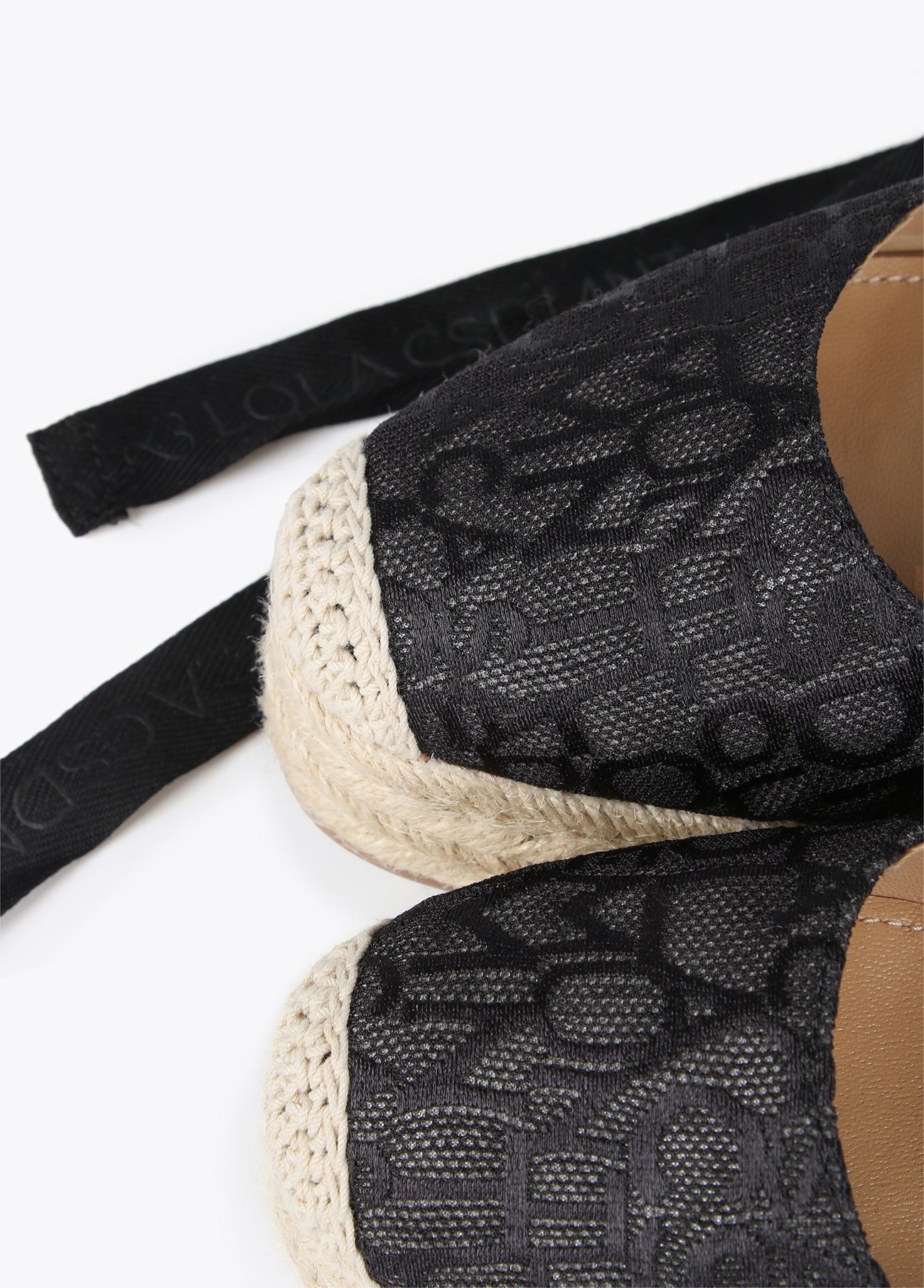 Natural fibre-effect monogram wedges