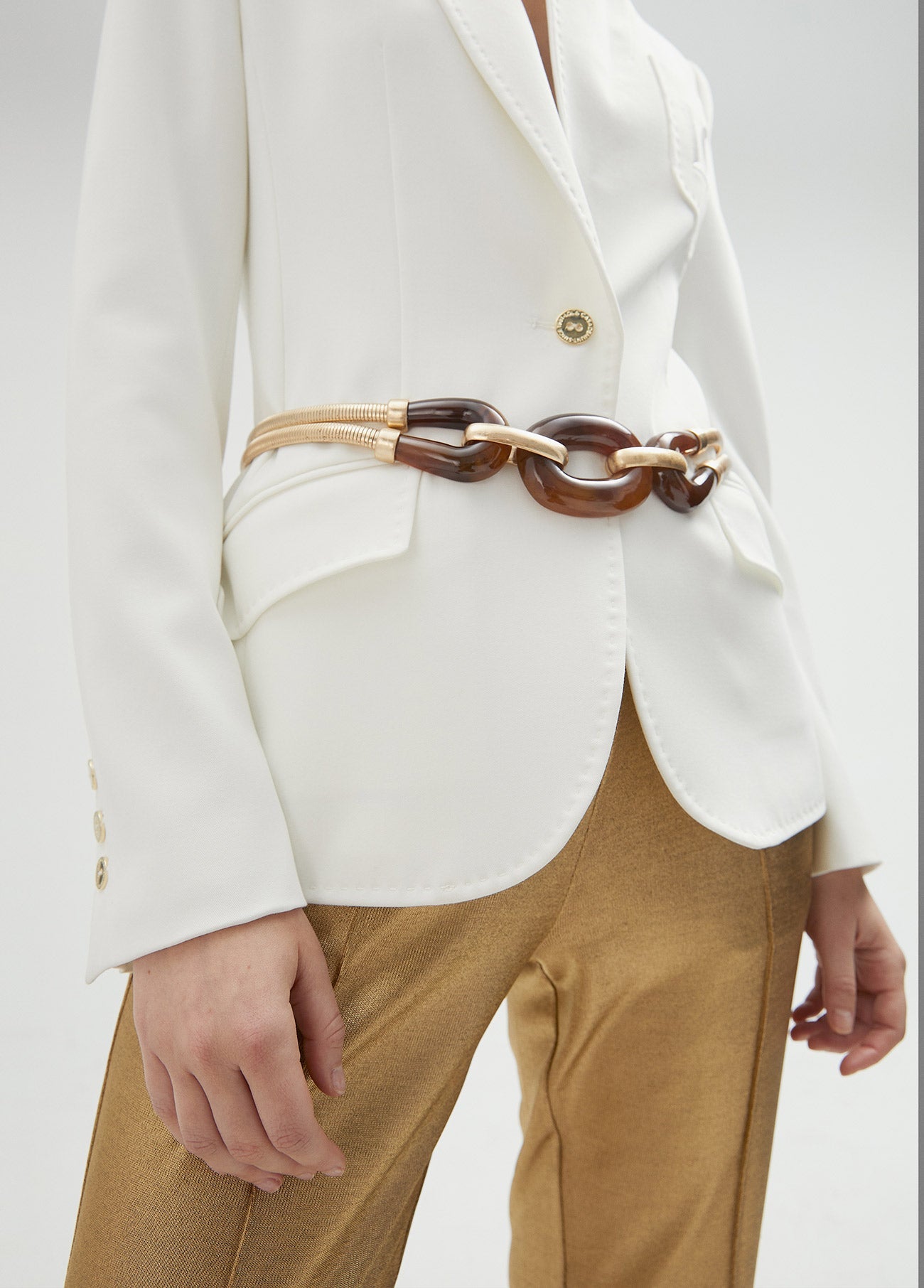 Stretch metal belt with tortoiseshell pieces