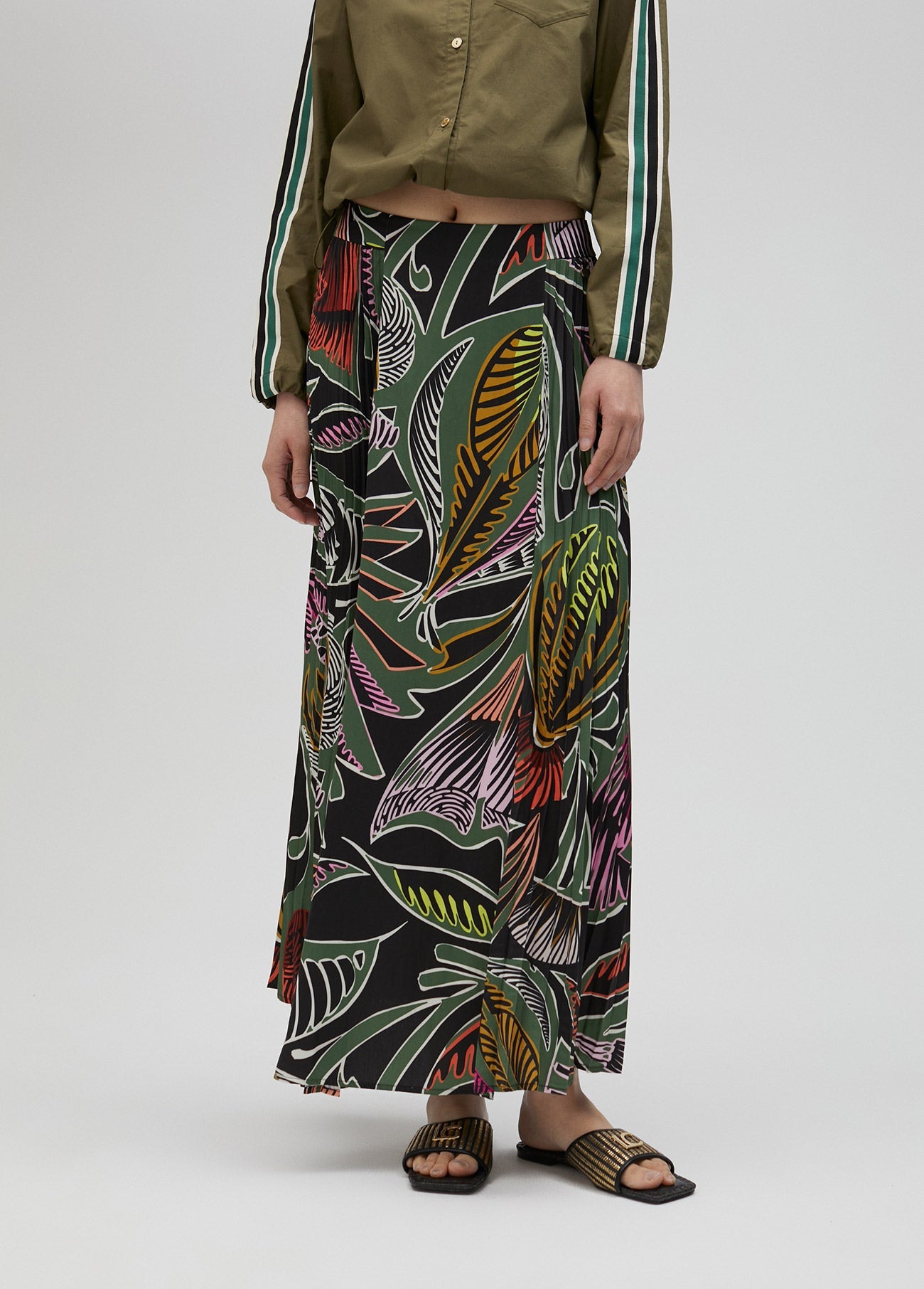 Pleated tropical print skirt