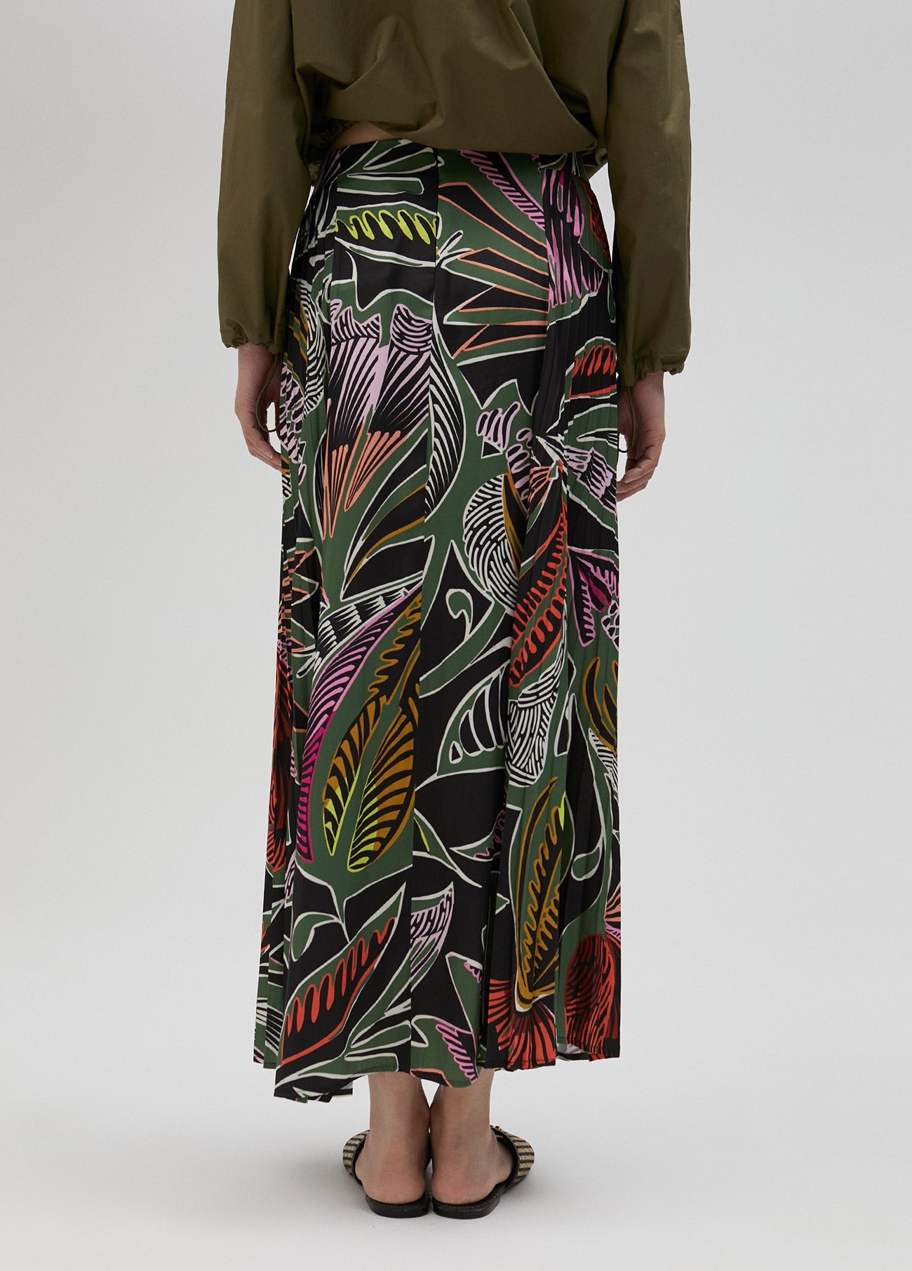 Pleated tropical print skirt