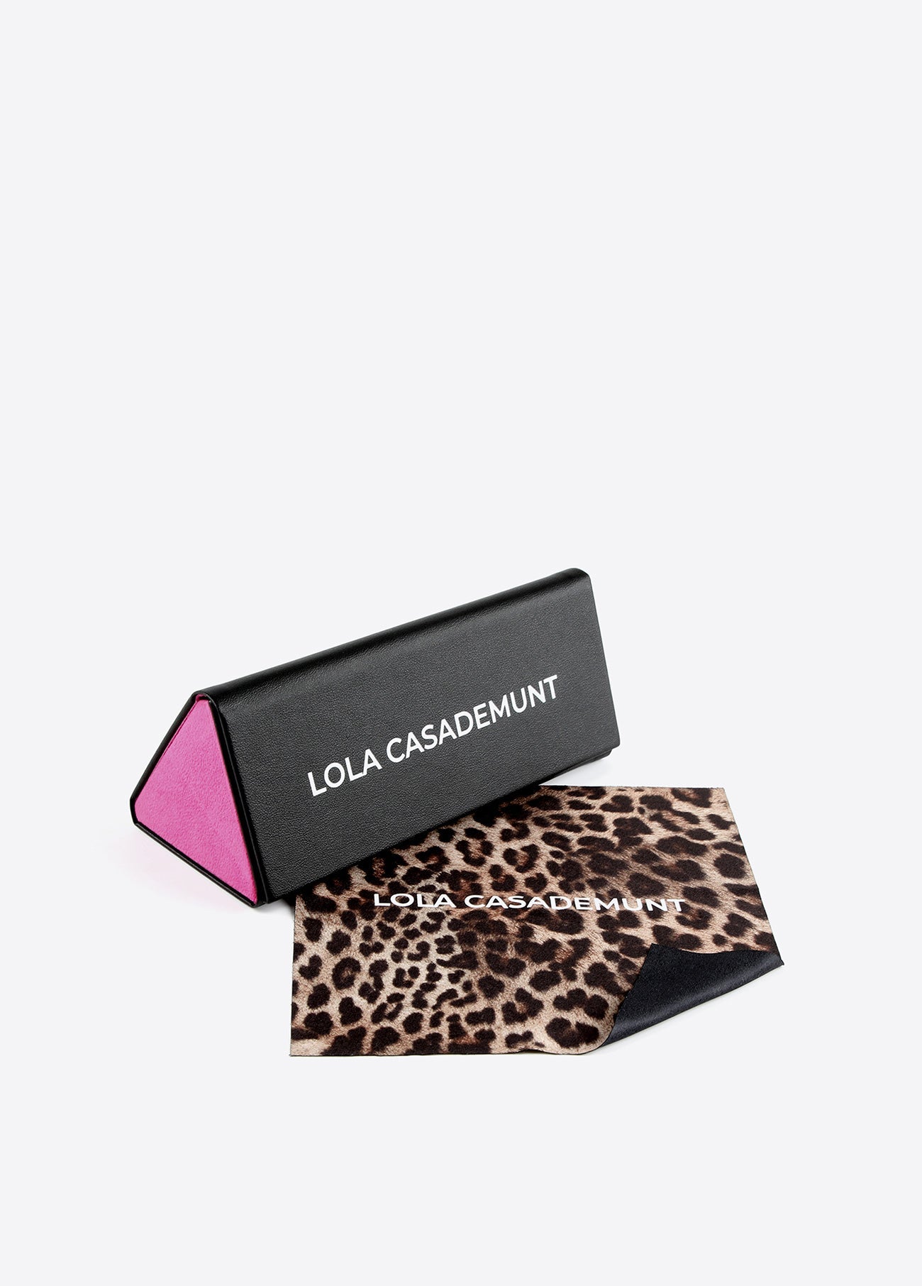 Round shape animal print  made of cellulose acetate