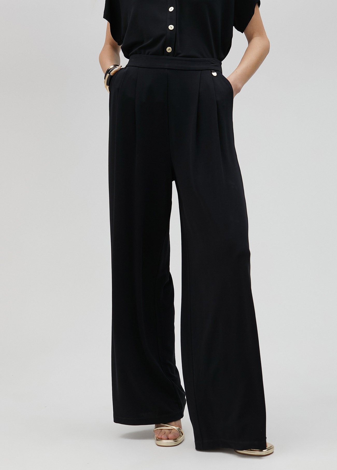 Flowing trousers