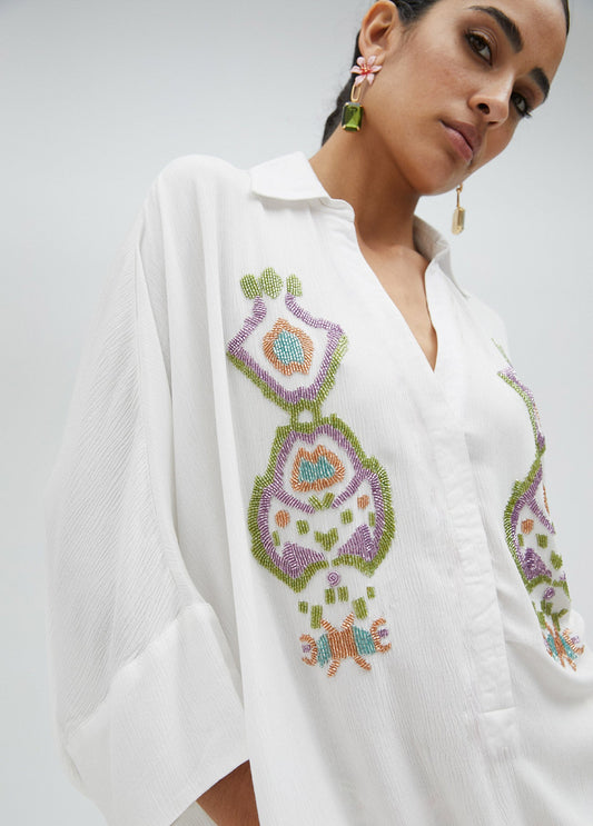 Cropped shirt with sleeves and chest embroidery