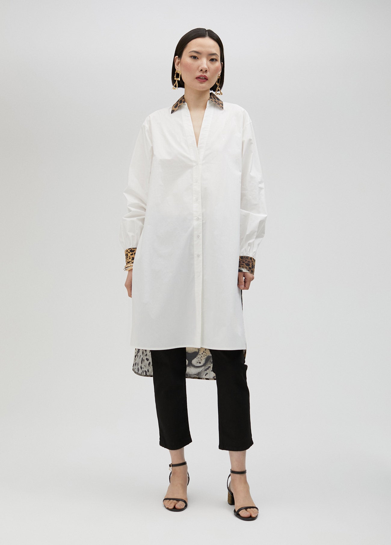 Long shirt with tiger print on the back