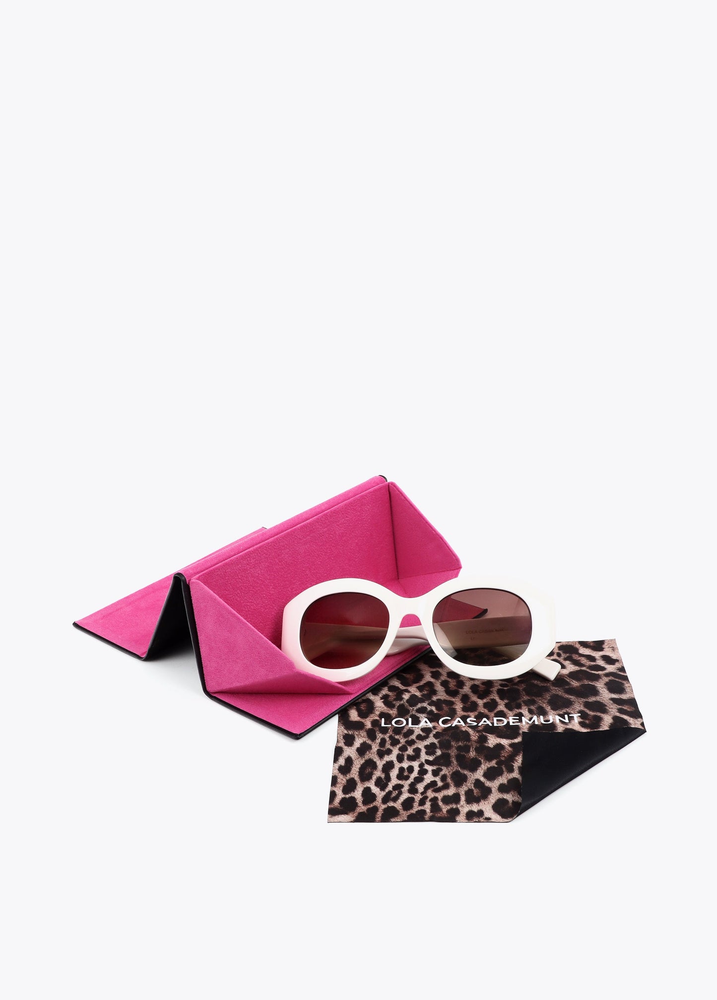 Round Shaped Sunglasses with Leopard Logo