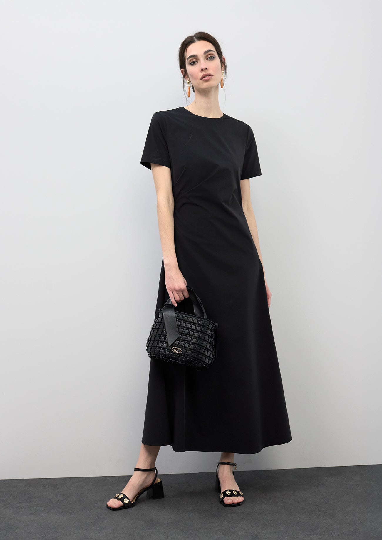 Elastic Midi Dress with Short Sleeves and Ruched Waist