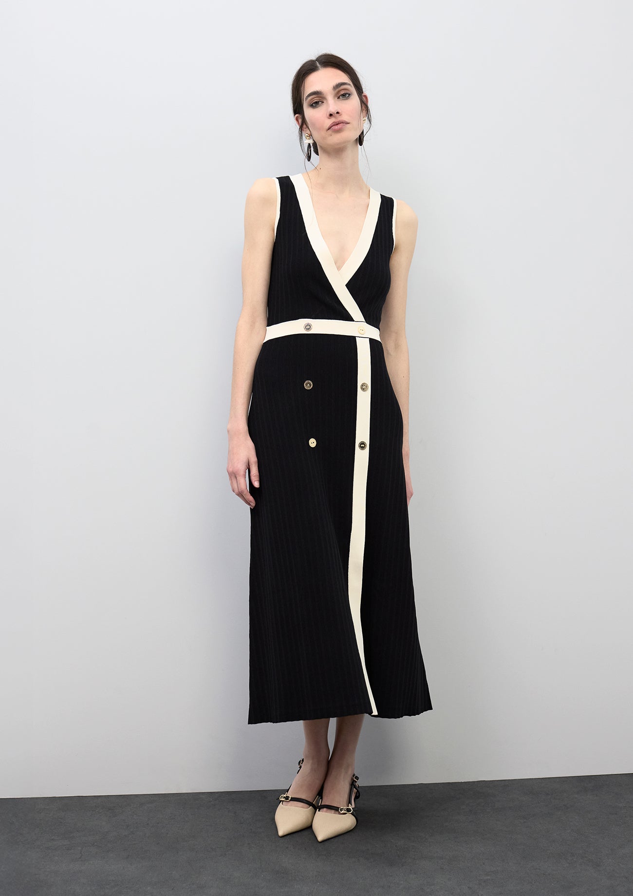 Contrast V-Neck Midi Dress