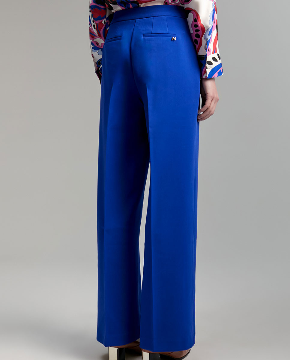 Trousers with snap buttons