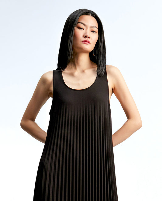 Sleeveless pleated dress